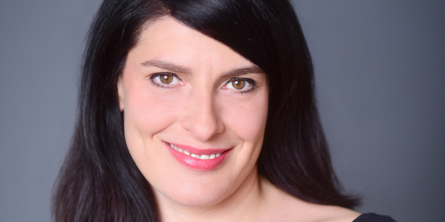 Headshot of Alexandra Salomon