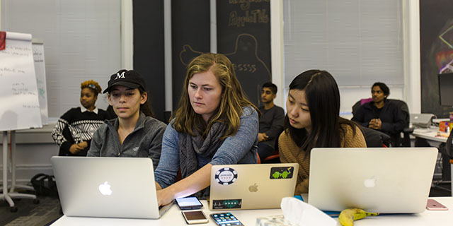 Students work on laptops in the Knight Lab.