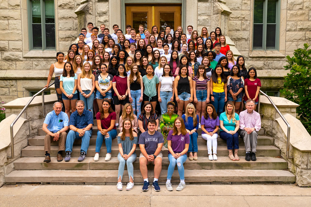 2019 Medill cherubs pose for a photo on the stairs of a building