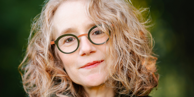 Headshot of Julie Shapiro