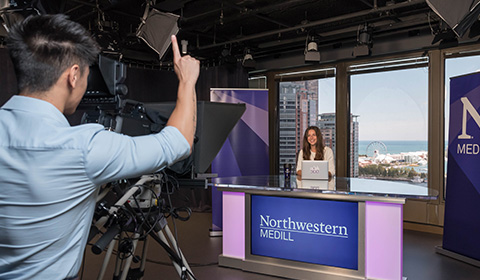 Students in the Chicago Newsroom