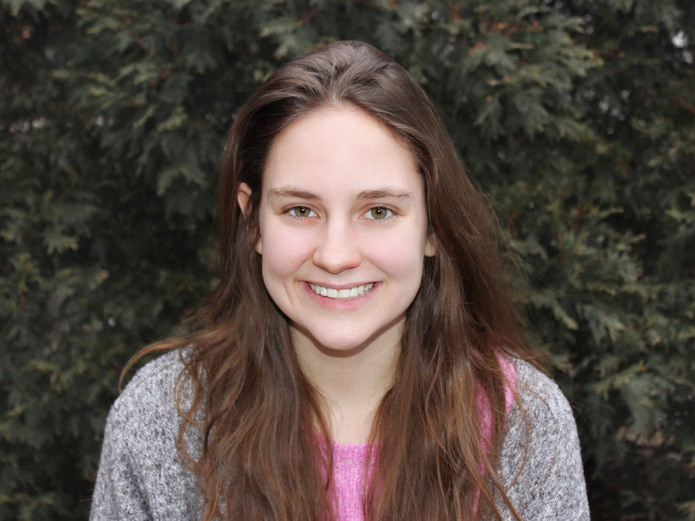 Headshot photo of Medill junior Elissa Gray