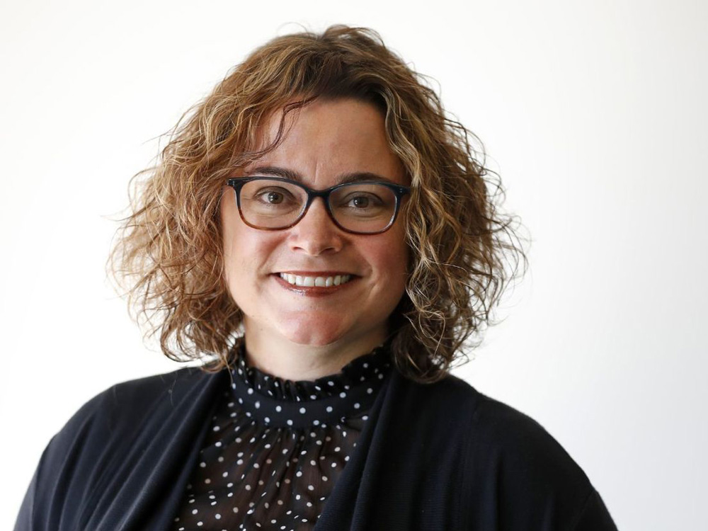 Headshot photo of Medill alumna Anna Johnson