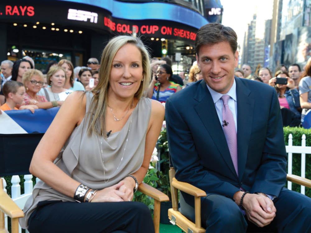    Mike Greenberg con cordial, Esposa Stacy Steponate 