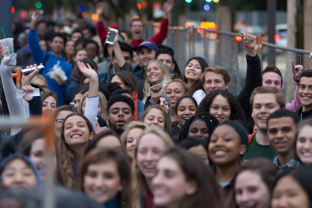 Students line up outside of Cahn Auditorium to see the Trevor Noah event with Medill