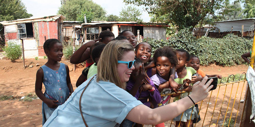 Beth Lawrence (MSJ15) with a group of children in the Township of Soweto in South Africa.
